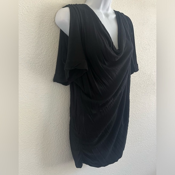 2/$30 Wet Seal Cold Shoulder Top - Picture 4 of 8